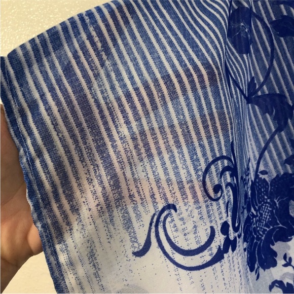 Blue White Sheer Floral Patterned Top - Picture 9 of 16